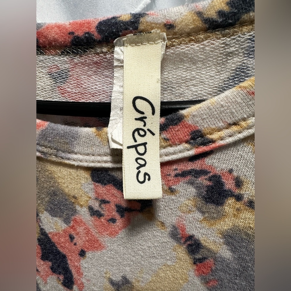 Women’s vibrant and colorful one sleeve. Size XL